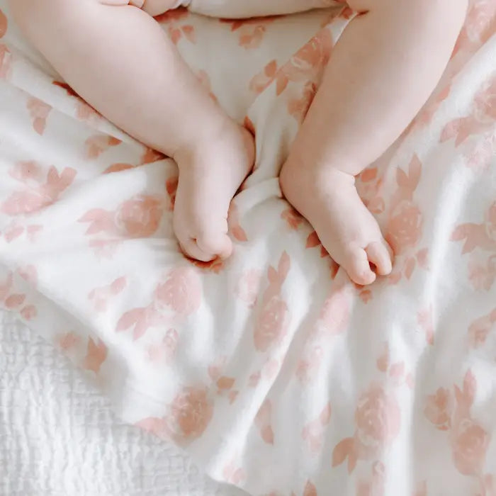 Set di 2 Copertine Swaddle 100 x 100 cm - Strawberries/Pink - 100% mus Set di 2 Copertine Swaddle 100 x 100 cm - Strawberries/Pink - 100% mus